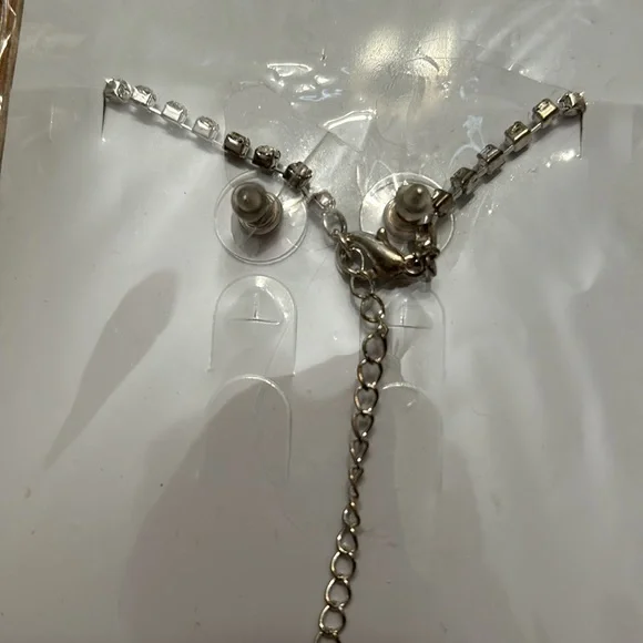 Collection Formal Necklace and Earrings - Picture 4 of 5